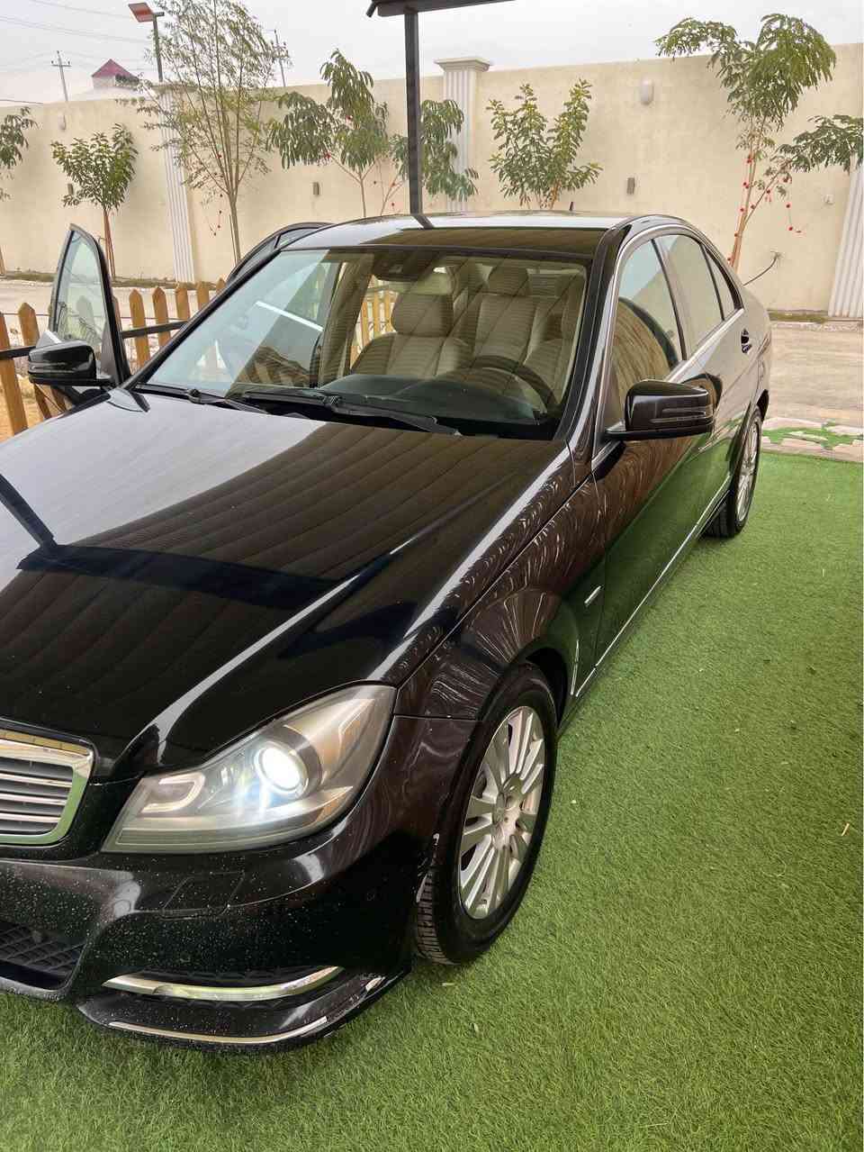 السلام عليكم
مارسدس c204 2012 خليجي بجمSتو ويل رقم اربيل باسمي
مكينة اربعة سلندر 2000 تيربو ثلاث بردات الخلفية كهرباء بلادي حساسات امامي خلفي ماشية 126 الف 
بيها صبغ دعامية امامية وشوية بجاملغ الخلفي اثر طخة باب الشارع بدون دواخل بدون ارباك 
السعر 137ورقة وبيها مجال
مكان السيارة الانبار/فلوجة
*********** الفلوجة, الأنبار
