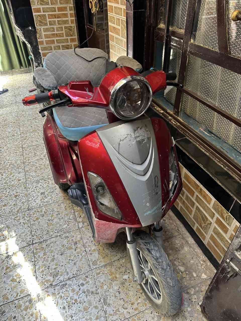 دراجه شحن خمسه بطاريه شغاله بدون بطاريات السعر ٢٠٠ بغدادمدينه الصدر***********
