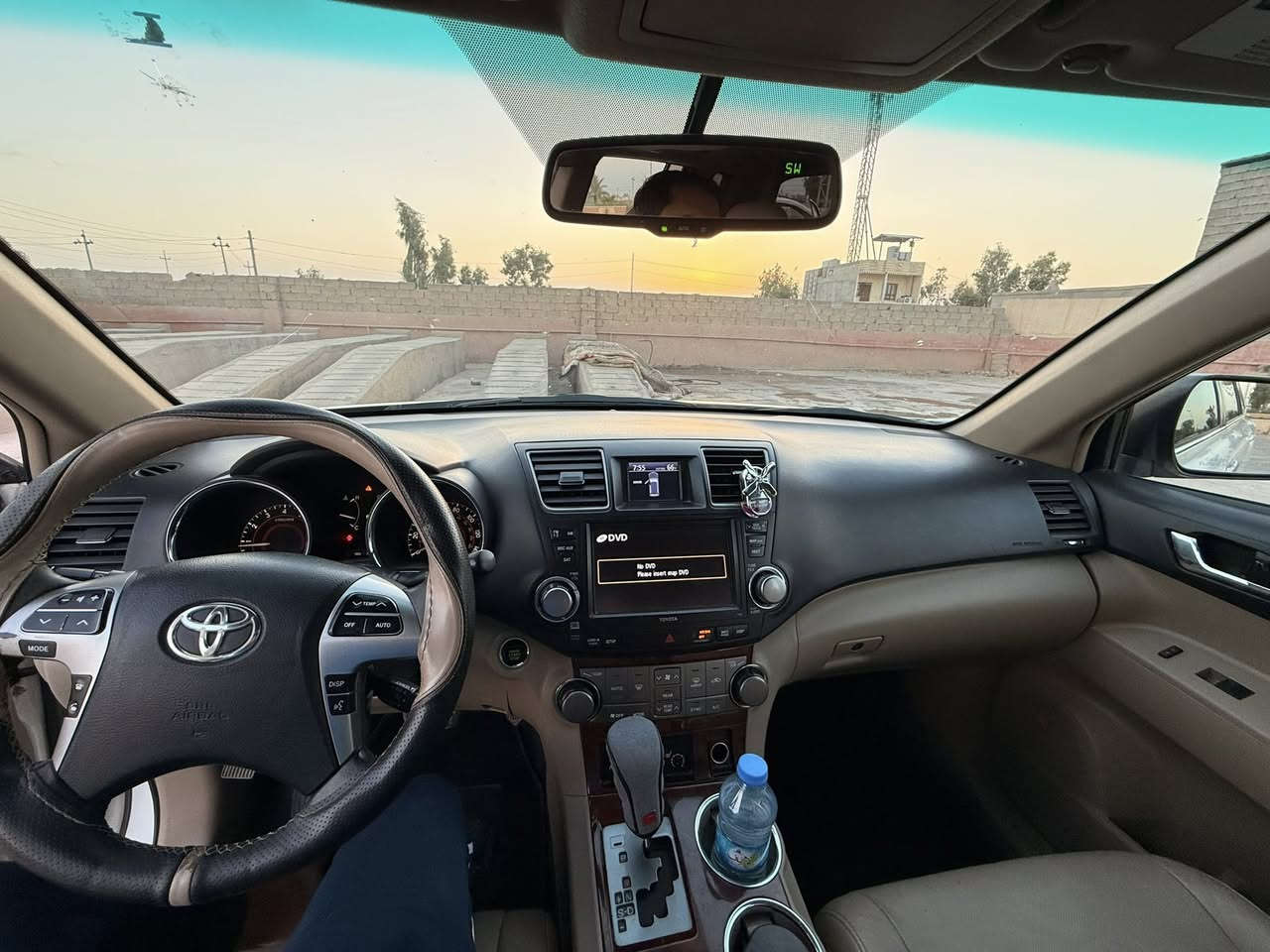 هايلندر موديل 2011سبورت  ابيض  لمتدد سياره مواصفات فول الفول 1/1
السياره كفاله عامه من صبغ وتبديل ليبل واحد حتا دعاميات 

كير محرك عله بلاد 

بصمه تشغيل وابوباب 

اشاير ترحيب 

فتحه سقف 

تلاث قطع تبريد 

ثلاجه 

كشنات جلد وكهرباء 

داخل صحراوي بلكامل

كامره دواره وحساسات 

اناره ترحيب بلمري

فول تحكمات ستيرن 

كروز سرعه 

تبريد بيانو 

جنطه كهرباء 

سبعه راكب 

ستتم سماعات Jbl ودمامات 

يدات نيكل بلادي

شاشه بلادي وشاشه سقفيه 

دبل شاشه  

وبعد هواي مواصفات 

سياره جديده بمعنى الكلمه 

رقم دهوك باسمي  سنويه وهزه جديده

مكان كركوك قضاءالحويجه  

اتصل ***********
