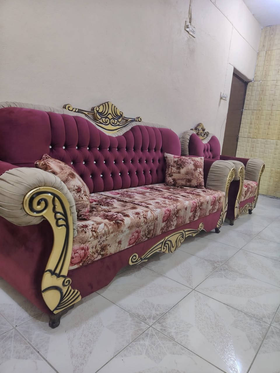 السلام عليكم
للبيع
تخم 650
كاونتر 400
معرض خشب 125
ميز بلازمة 50
طبلة 20 
كوت / داموك 
للاستفسار الاتصال
***********
