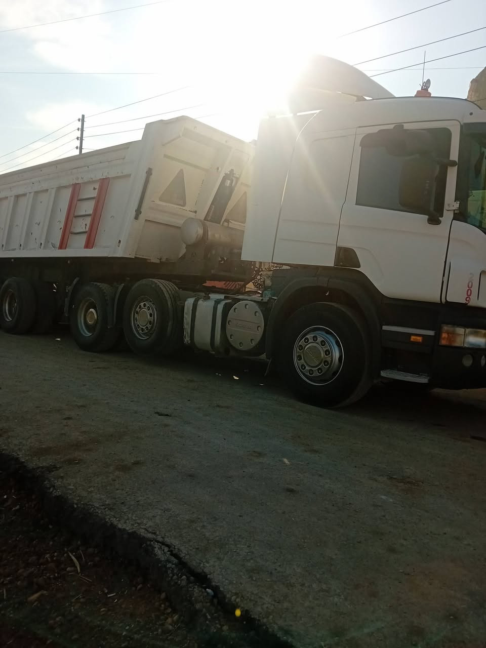 سكانيا 2009 محركها انجكشن 420كير عادي 3×3 900 رقم سليمانيه تحويل مباشر سياره تخم تاير خير من الله سعر 370 بيها مجال   الهاتف ***********
