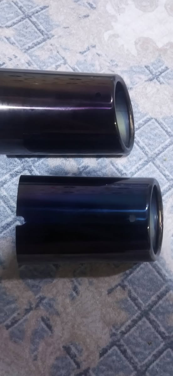 لون بنفسجي مدرج الى الاسود ولامع 
ب٢٠ الف يوجد توصيل 
***********
