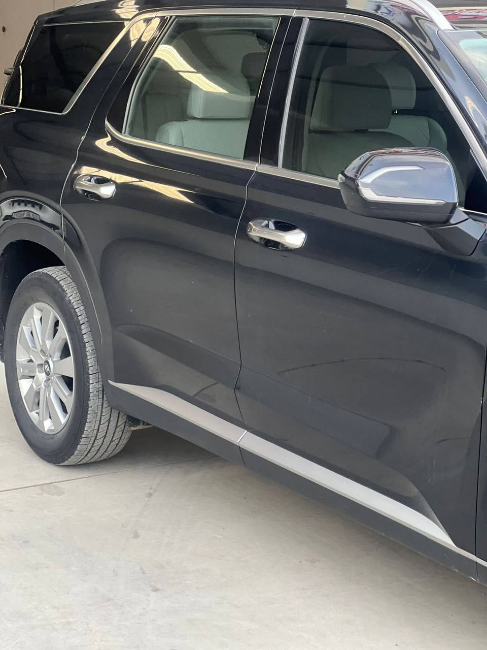 السلام عليكم سياره بلسايد موديل2023
سياره بيه بس بارد بنيد شبر جملغ امامي ايمن

سياره جديده او بس هذني بيه ماشيه 25mi

موصفات سياره 

بصمت أبواب نضام ترحيب 
عدسه زنون 
جنطه كهرباء شفط 
ردار امامي خلفي 
 حساسات امامي خلفي 
 كشنات كهرباء 
  كشنات منفصل 
 شاشه كبيره
محركه 6 سلندر 

مكانه سياره ديالى جديده الشط 

بيع ومراوس سعره ٢٧٠ 

***********
