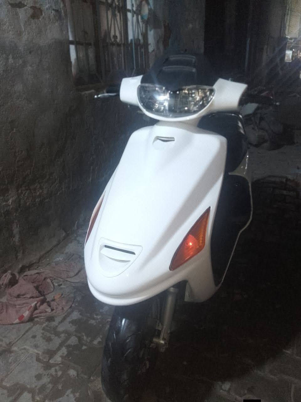 السلام عليكم
دراجه فراشة فحل للبيع 
محرك رمبه ما ممدودة عليها سبانه ابد 
كهربائيات كلها شغاله 
اشاير بكلايت لايت عداد عداد بانزين كلها شغاله 
دبل امامي دبل خلفي كلها شغاله 
تاير خلفي جديد 
كفرات جدد(البارحه شديتهن)
سوادات جدد (البارحه شديتهن)
دراجه محركها ما مفتوح ابد 
نكره سلف 
رقم شاصي بيها (مكاتبه)
لون ابيض السعر خاص تواصل خاص او 
واتساب (***********)
