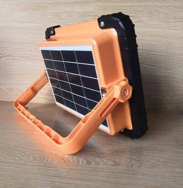 بلوجكتر طاقة شمسية ضد المي معيار IP66 يشحن طاقة شمسية او بور بنك ويشحن تايب سي السعر ١٥ مع توصيل مكاني بغداد مشتل ***********
