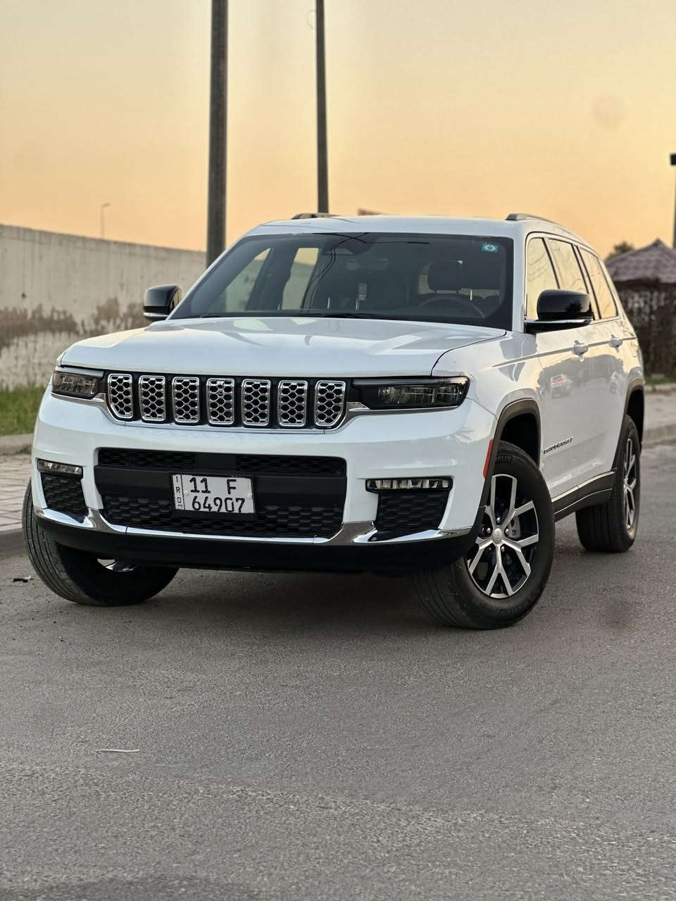 جيب لمتد 2025 امريكي 7 راكب صبغ فقط بنيد ايرباك راجع سستم كبسولة كامل رقم بغداد شهداء
مواصفات 
مكينة 3.6 
7 راكب 
داخل جلد 
فول تحكم استيرن 
كشنات كهرباء 
 شنطة كهرباء 
تدفئة كشنات 
تدفئة ستيرن ومري 
فول رادارات 
شن ميموري 
شنات منفصلة 
تدفئة كشنات خلفية 
4 انضمة قيادة 
مكان السيارة العامرية بغداد سعره 325وبيه مجال  للأستفسار ***********
