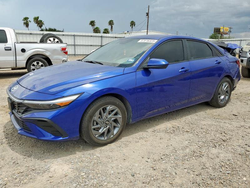 السعر 140$. *********** 
السلام عليكم النترا مديل 24 وارد أمريكي دخول جديد صارلها سبوع ابسمي مواصفات نص فول بصمه تشغيل عن بعد ترحيب أبواب رادارات لد أناره دشبول شاشه دجتل متصل داخل عسلي السياره حادثها من ورا مبدل قبق جنطه اصلي ابو ليبل بدون صبغ كلها بدون ايرباك صور المزاد مرفقه بل منشور 
*ملاحضه السياره بجم على وضع الشركه ماشيه 17
