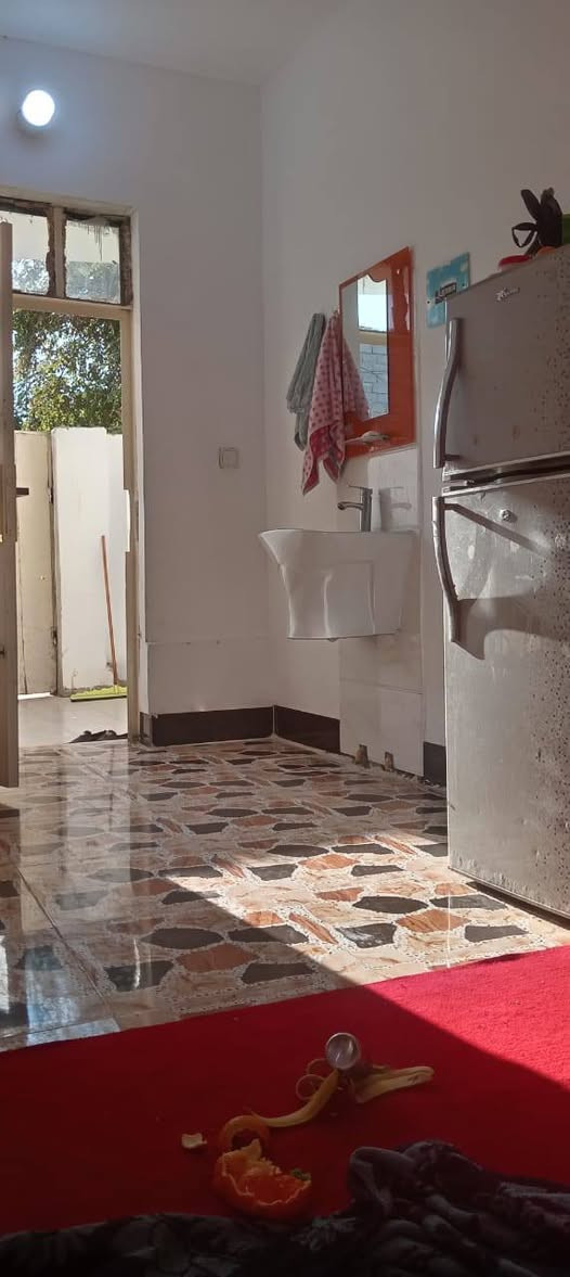 بسم الله الرحمن الرحيم بيت للبيع في الفلوجه الانبار في الزركيه مساحته 155 غرفة نوم وحده مطبخ وصاله وستقبال وحمام الاستفسار على الرقم ***********
