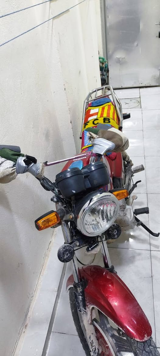 دراجه دايون  للبيع بسعر مناسب كفاله عامه من لضربه الحيم الاصواليات كهربائيات كله شغاله نكره سلف تايرات جديد صار سبوع شادهم الشراي يتصل او يراسل واتساب ما ارد على التعليقات لان ما متواجد على الفيس***********
