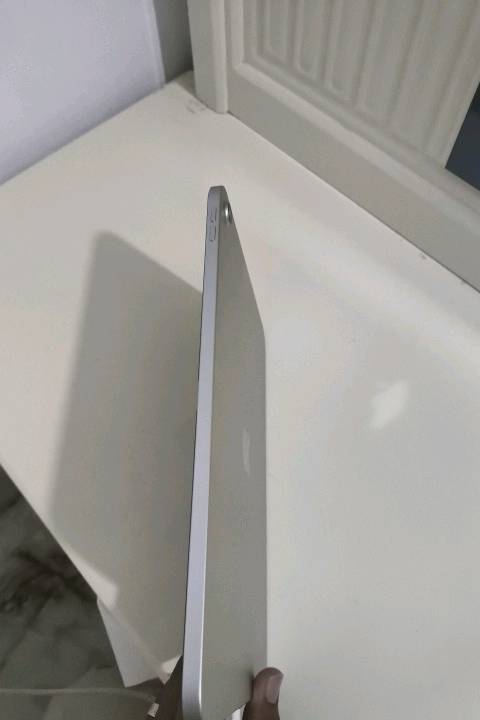 سلام عليكم  *********** كرتون 128 ايباد 10
تگدر تكتب شنو الموديل بالضبط؟ يعني iPad 10th Gen لو شنو، وواي فاي لو شريحة؟: 
450 وبه مجال