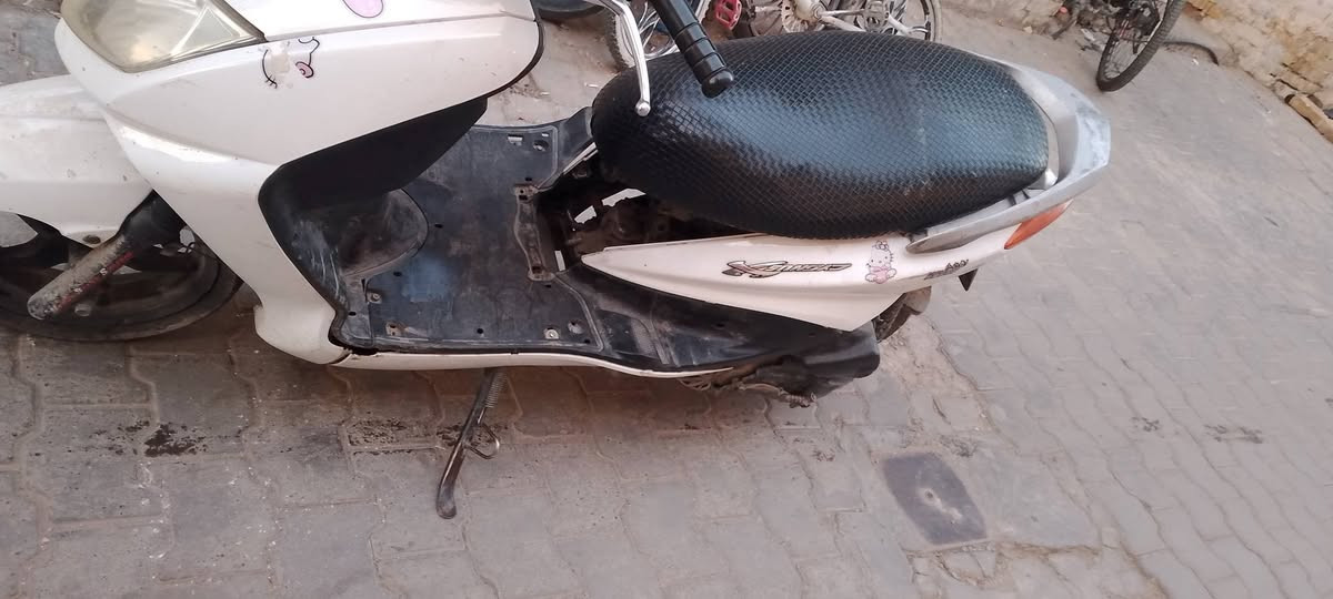 السلام عليكم دراجة سكنس نثية الدراجه كايمه ابيع كوم حديد السعر 250الف وبيهاا مجال الاستفسار الاتصال ***********
