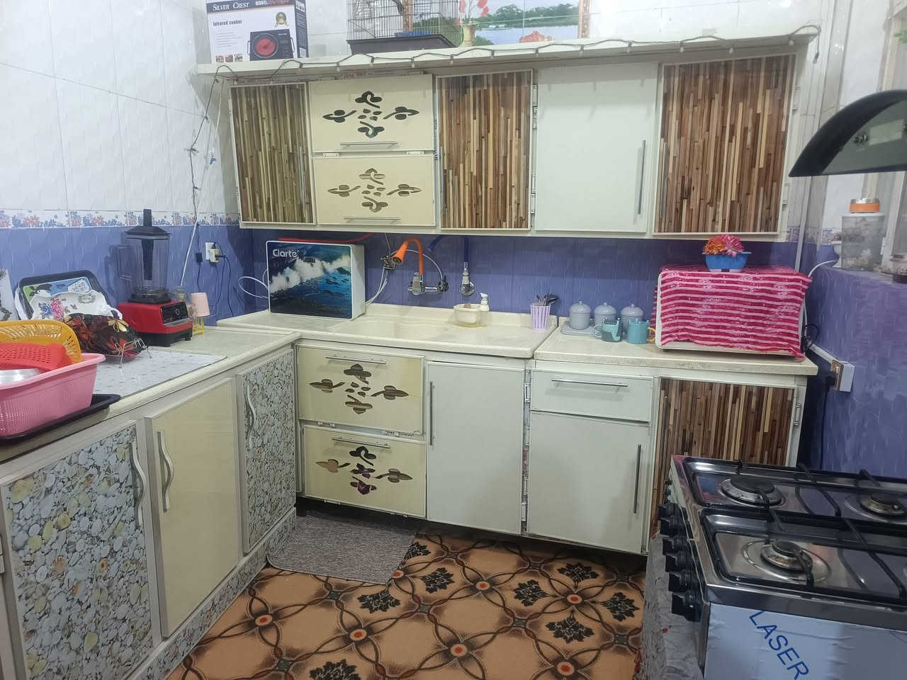 السلام عليكم كاونتر البيع نضيف قياس مترتين ونص سعر 230وبي مجال مكانه كوفه رقم ***********
