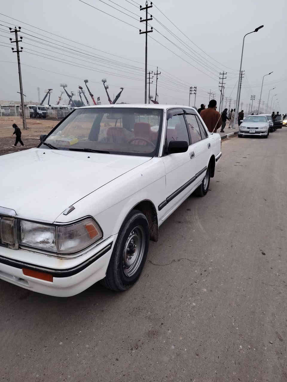 سلام عليكم سيدان للبيع مديل ١٩٨٨ سعرها ٥٧ وبيها مجال قليل السياره رقم انبار مشروع وطني شرط المداور السياره مكفوله من الكص والنقل والضربه القويه السياره حلوه وجاهزه عوزها ترتيب قليل ***********
