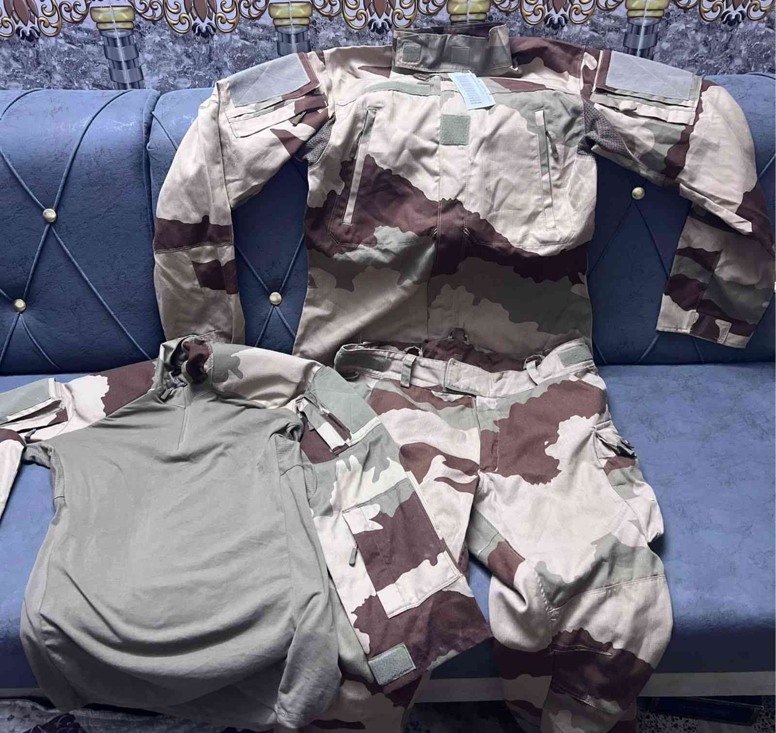 بدلات الجيش الفرنسي قياس مديم ولارج مدينة الصدر اعتذر عن التوصيل ***********
