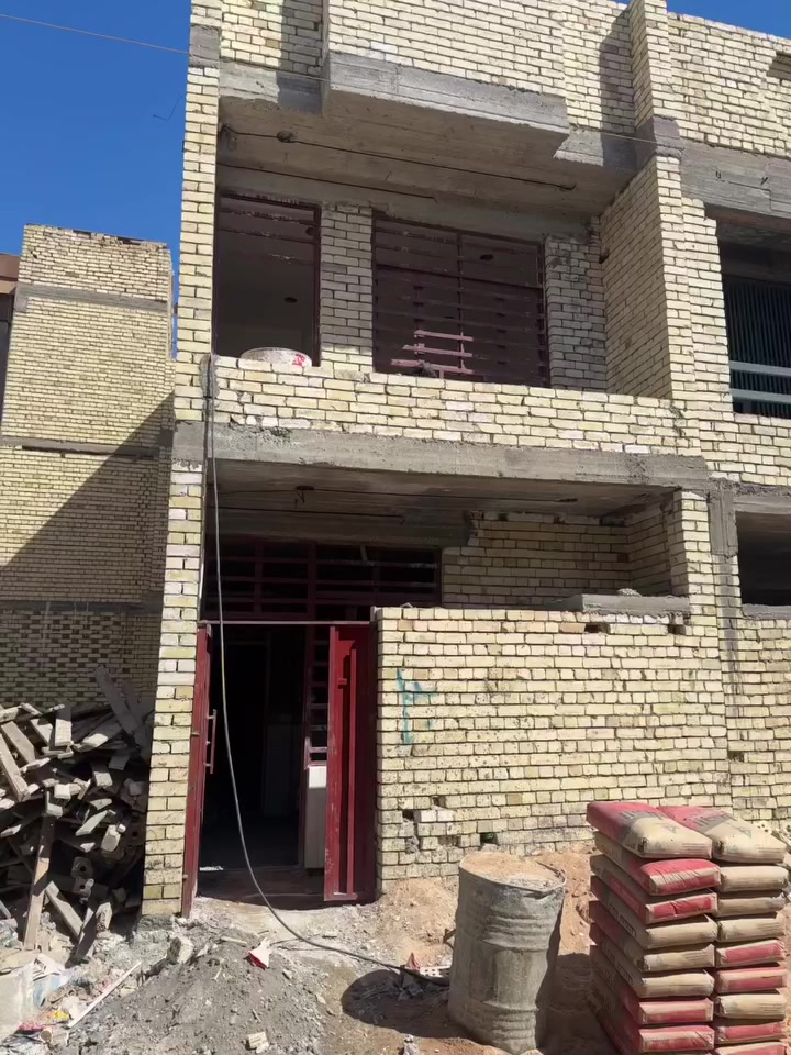 السلام عليكم بيت خمسين متر طابقين تسلايم مفتاح مع الواجه وره الطواره السعر 65 الستفسار اكثر ***********
