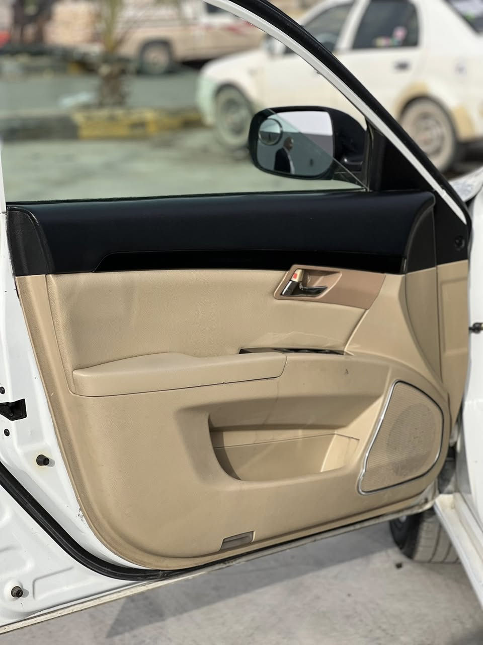 للبيع
امكراند 2013
السيارة بدون قطره صبغ
1-سلايت جام طكتين
2-اربعة جامات اوتو
3-مقاعد جلد+لونين
4-بردة خلفية بلادية
5- مرايات كهرباء 
السيارة جديدة وبلادية وبلا اي نقوصات 

كير +محرك درجة اولى شرط
تبريد شغال+تدفئة شغال
تايرات جديد 

رقم جديد
سنوية جديدة

السيارة شرط التحويل

المكان نينوى

السعر (85) وبيها مجال 

***********
***********
