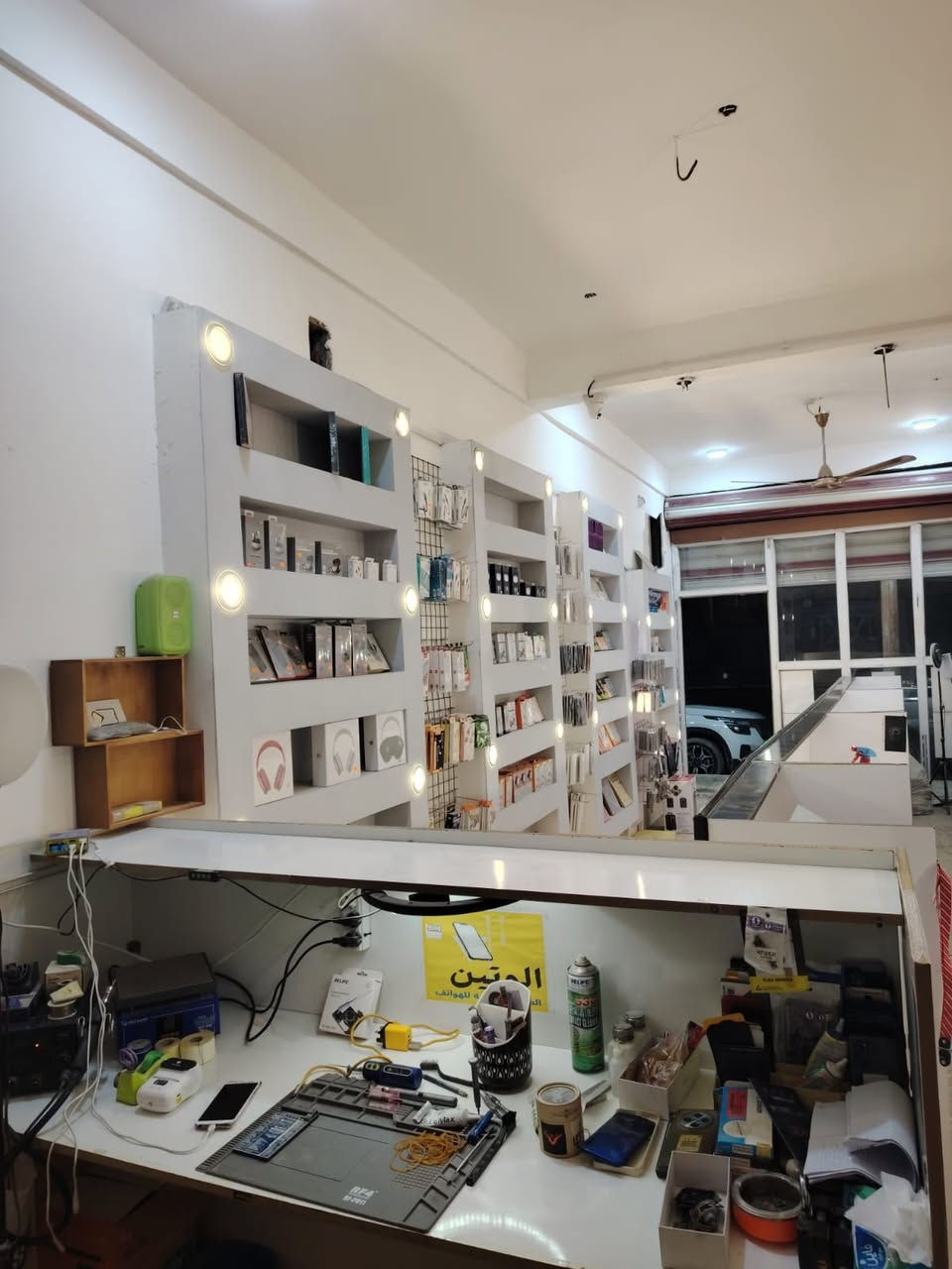 محل موبايلات للبيع
مكتب الوتين لصيانه الموبايل 
المحل يحتوي على ١.اكسسوارات موبايل 
٢. عده صيانه كامله 
٣.  اجهزه جديد و مستخدم 
٤. ميوزه MDF عدد 5
٥.سستم كامرات كامل
٦. جهاز رصيد 
٧. راوتر 
٨. مبرده ام الدكت العالي 
٩. خشب mdf للهوكات عدد ٢ 
علما ان الديكور الموجود ينحسب مجانا للمشتري البظاعه الموجوده مجروده
للاستعلام عن السعر الاتصال ع الرقم *********** للعلم السعر مناسب جدا للراغبين ب شراء مشروع شغال و ناجح مكانه البكرلي قرب جامع سليمان المحمدي مجاور دكتور الاسنان. ( سبب البيع عدم التفرغ اصحابه موظفين)
