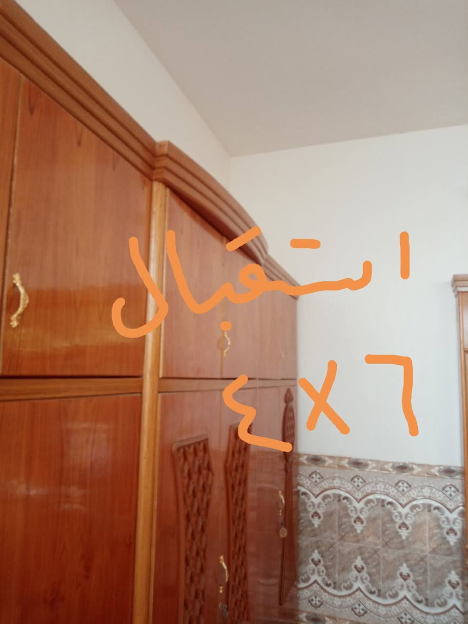 بيت للبيع في الجولان الثانيه قرب مول البركه مساحه ١٥٠ يحتوي على غرفه وصاله واستقبال ومطبخ وحمام ومنور  الشارع٨ السعر ٥٨ وبيه مجال للتواصل ***********
