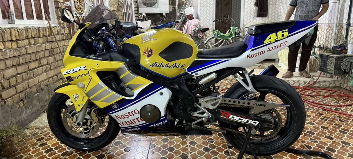 السلام عليكم 

للبيع دراجه افوراي  600cc  موديل 2004 كفاله محرك وكير ما مفتوح دراجه نظيفه عليها تزويد طخم تايرات امامي و خلفي جديد 
كلجات +يدات رياضي + قبضه للراكب الخلفي الدراجه عليها ادامه ماي زيتي+ دهن يورل +دهن بريك
دراجه نظيفه وخير من الله تجي تفحص بعينك وتقتنع 
السعر 27 وبيها مجال مكاني ذي قار 
الرقم ***********
