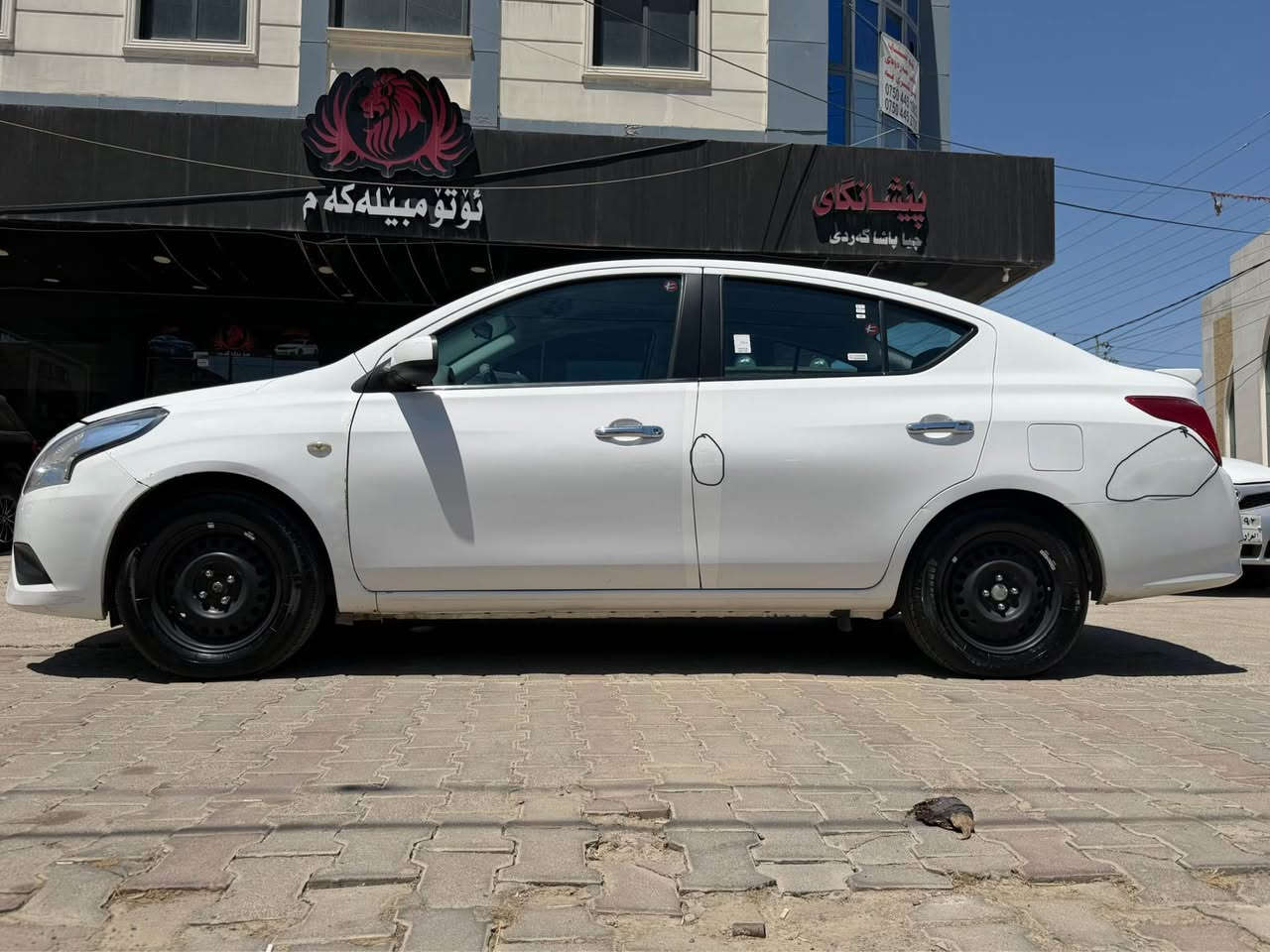 نیسان لاکشمیبا ٢٠٢١ سپی سەیارەکە زۆر جوان و پاک ماوە بە سفری لای خۆمە هەزە و ژینگە و رەقەمی نویە تا ٢٠٣١ ٢ پارچەی بیلاد گۆراوە ٣ جێگای تعدیلەلە وینەکان دیاریم کردوە بێ ژوریی بی ئارباگ  لە هەولیرم تکایە موشتەری نی تیل مەکە لەگەل ریزم 
*********** 
نرخ ٩٩ وەرەقە أربيل, العراق
