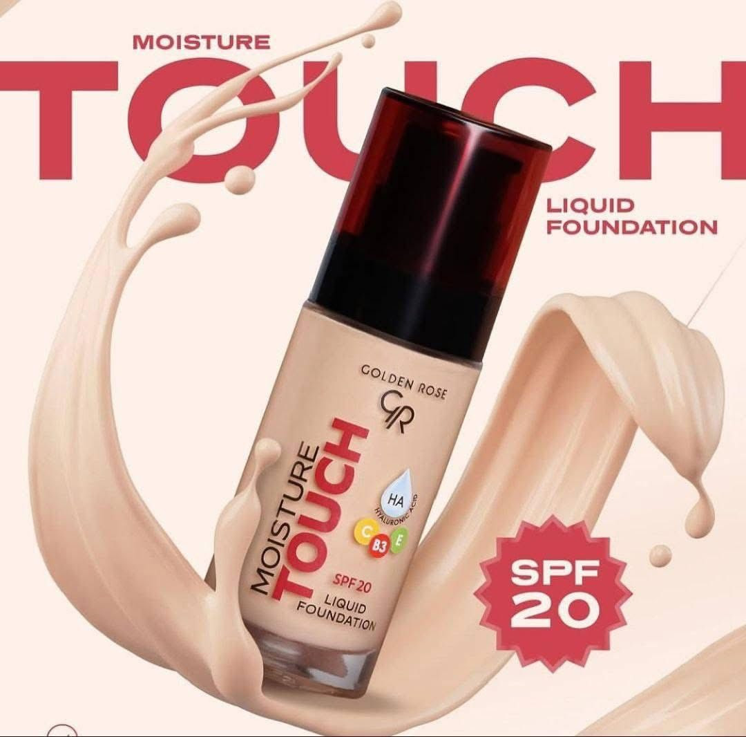 كريم الأساس السائل Golden Rose Moisture Touch هو كريم أساس مرطب بتركيبة نباتية وخفيفة الوزن، يوفر تغطية قابلة للبناء من خفيفة إلى متوسطة ولمسة نهائية طبيعية ومشرقة. 
الميزات والفوائد الرئيسية
الترطيب والعناية بالبشرة: غني بـ حمض الهيالورونيك والنياسيناميد (فيتامين B3) لتوفير التغذية والرطوبة الأساسية للبشرة، مما يجعلها تبدو ممتلئة وصحية.
الحماية من الشمس: يحتوي على عامل حماية من الشمس SPF 20 للمساعدة في الحماية من أشعة UVA/UVB الضارة.
مضادات الأكسدة: تحتوي التركيبة على مضادات أكسدة قوية مثل فيتامين C و E، والتي تعزز مرونة البشرة وإشراقها وتحميها من الأضرار البيئية.
مناسب لجميع أنواع البشرة: على الرغم من كونه مرطبًا، إلا أنه مصمم ليكون متوافقًا مع جميع أنواع البشرة، ويوصى به بشكل خاص للبشرة الجافة والمختلطة.

متوفر الان لدى سامي للعطور ومواد التجميل 
____________________________

العنوان:🔻العراق الموصل حي الكرامة🔻

‏‎يوجد لدينا توصيل لكافة أنحاء العراق🚚

‏‎للطلب او الاستفسار (واتساب ) 👇

❇️☎️0️⃣7️⃣7️⃣0️⃣7️⃣4️⃣4️⃣9️⃣2️⃣5️⃣8️⃣

☎️0️⃣7️⃣5️⃣0️⃣3️⃣3️⃣2️⃣5️⃣9️⃣8️⃣8️⃣

او مراسلتنا على بريد الصفحة الان📥

‏‎🔱 تسعدنا زيارتكم 🔱

‏‎سامي للعطور ومواد التجميل 😘
وجهتكم الاولى لعالم العطور والتجميل❤️
الحجز مفتوح والاستلام خلال يومين فقط↪️

عنوان الكوزمتك على خرائط كوكل👇📍🗺️

https://maps.app.goo.gl/jk3FJXKeUUixF3oT8

 رابط الإنستغرام 👇

https://www.instagram.com/sami_perfumes0

رابط التيك توك 👇

https://www.tiktok.com/@samiperfumesandcosmetics
