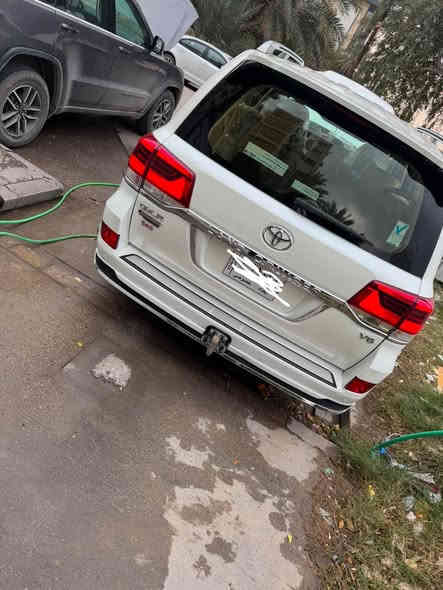 السلام عليكم اخوان للبيع 
لاندكروز 2020 
مواصفات ساز معروفه 
من شاشات ودواخل جلد وحساسات فول السياره 
السياره بيه حادث بجم بس ما متاذي وبيه كم قطعه صبغ ابيعه صبخ عام 
السياره رايده 410$ (اربع دفاتر وعشر اوراق ) 
مكانه بغداد وبالحله ايضا 
*********** 
وبيه مجال للي يشتري ❤️ بغداد
