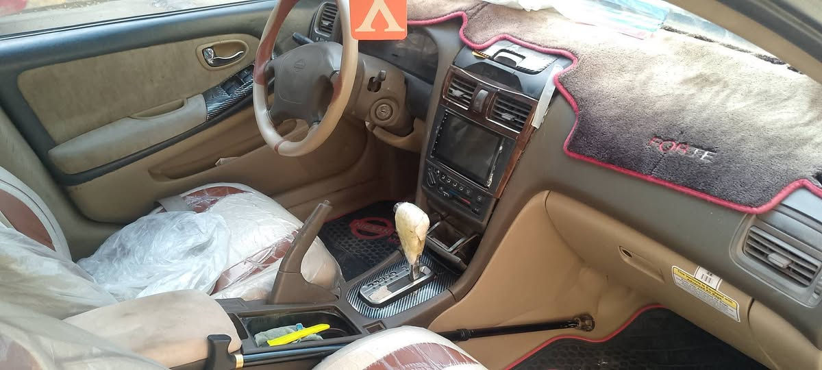 نيسان مكزما موديل 2000
6سلندر محرك بلادي 
رقم بغداد لون ابيض 
مصبوغة للجمالية اثر جرد  تبريد ثلج ممتاز
كير محرك جيد جدٱ
تخم تاير جديد ويل كب جديد 
باتري جديد 
ادامه كاملة للسيارة 
تبريد ثلج 
شوفتها احلى من صور 
مكان السيارة بغداد قرب سما بغداد مقابل السريدات 
السعر62$ورقة وبيعا مجال بسيط 
***********
