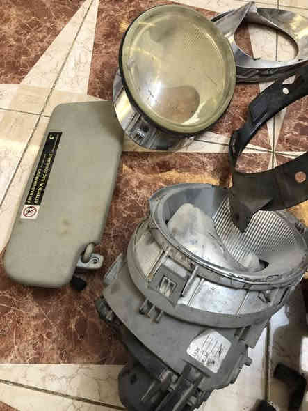 السلام عليكم 
غراض بيتل تفصيخ 
ظفيرة جديدة ونظيفة كاملة 
سايد بريك
قواعد لايتات امامي 
درايم شفت داخلي 
حصان 
شمسيات
***********
