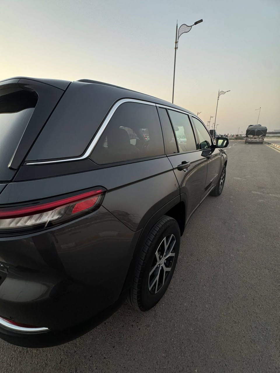 للبيع جيب 2024 فول مواصفات  بسمي بغداد  مشروع وطني سنويه جديدة الضرر فقط قطعه نفسه مسويه بدون دواخل ابد على وضع الشركة بلادية/ بيع او مراوس  عنوانه واسط قضاء الصويرة/ ***********
