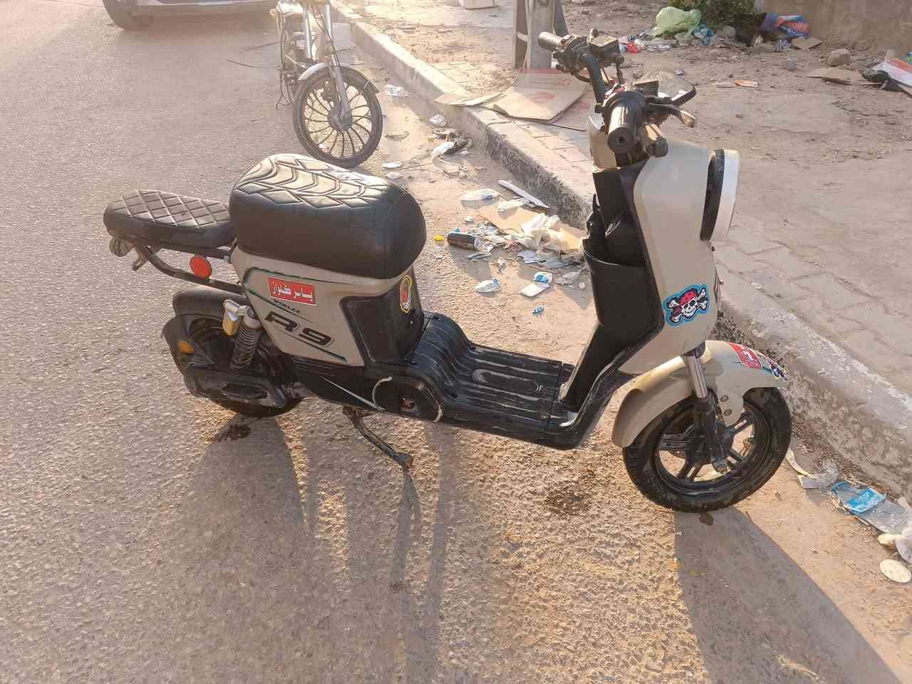 للبيع دراجه R9 شغاله سعر 320 وبي مجال كربلاء ***********
