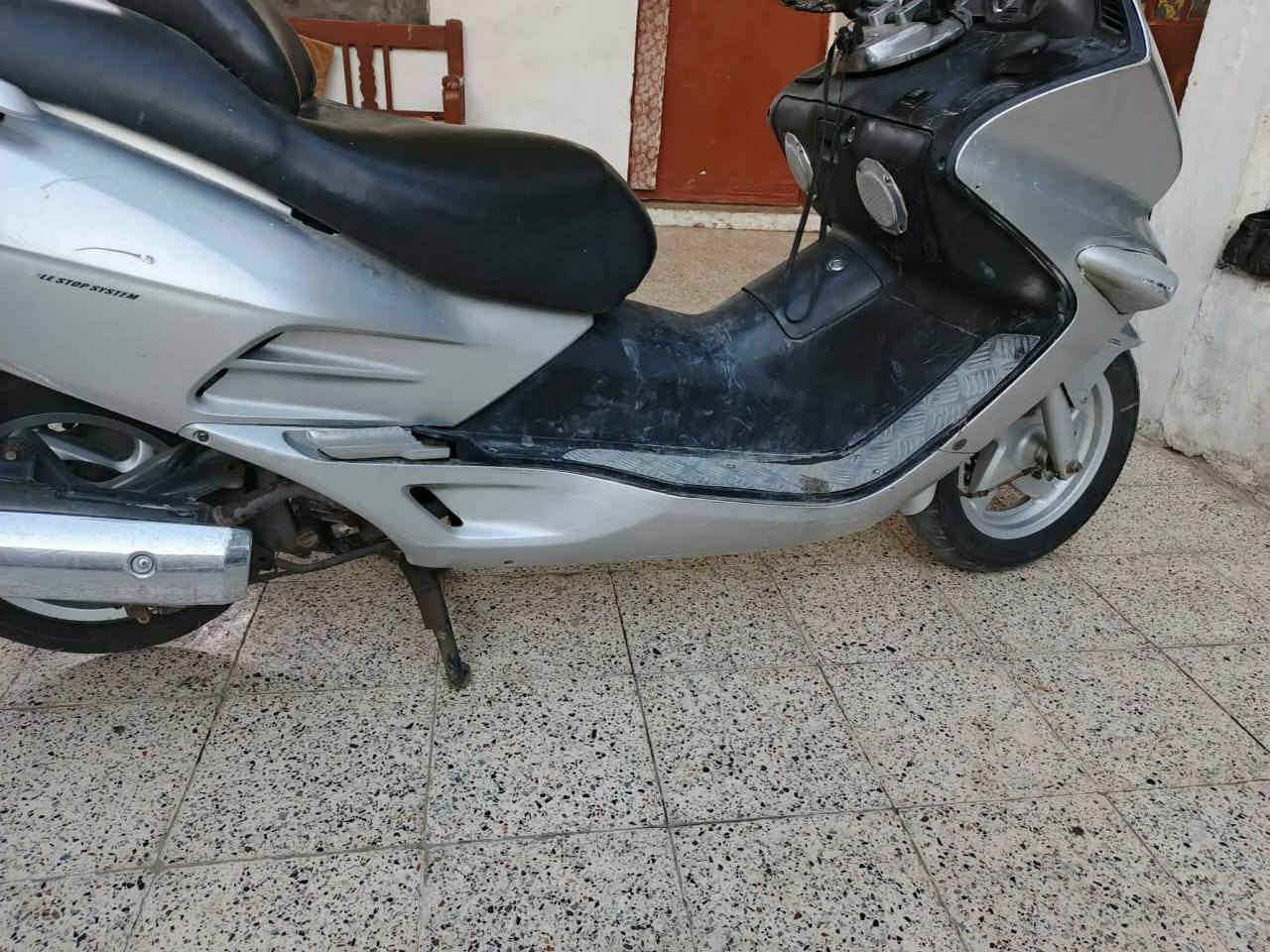 فورزه 06
موديل 2007بيهه تبخير 
كهربائيات شغاله
للاستفسار***********
