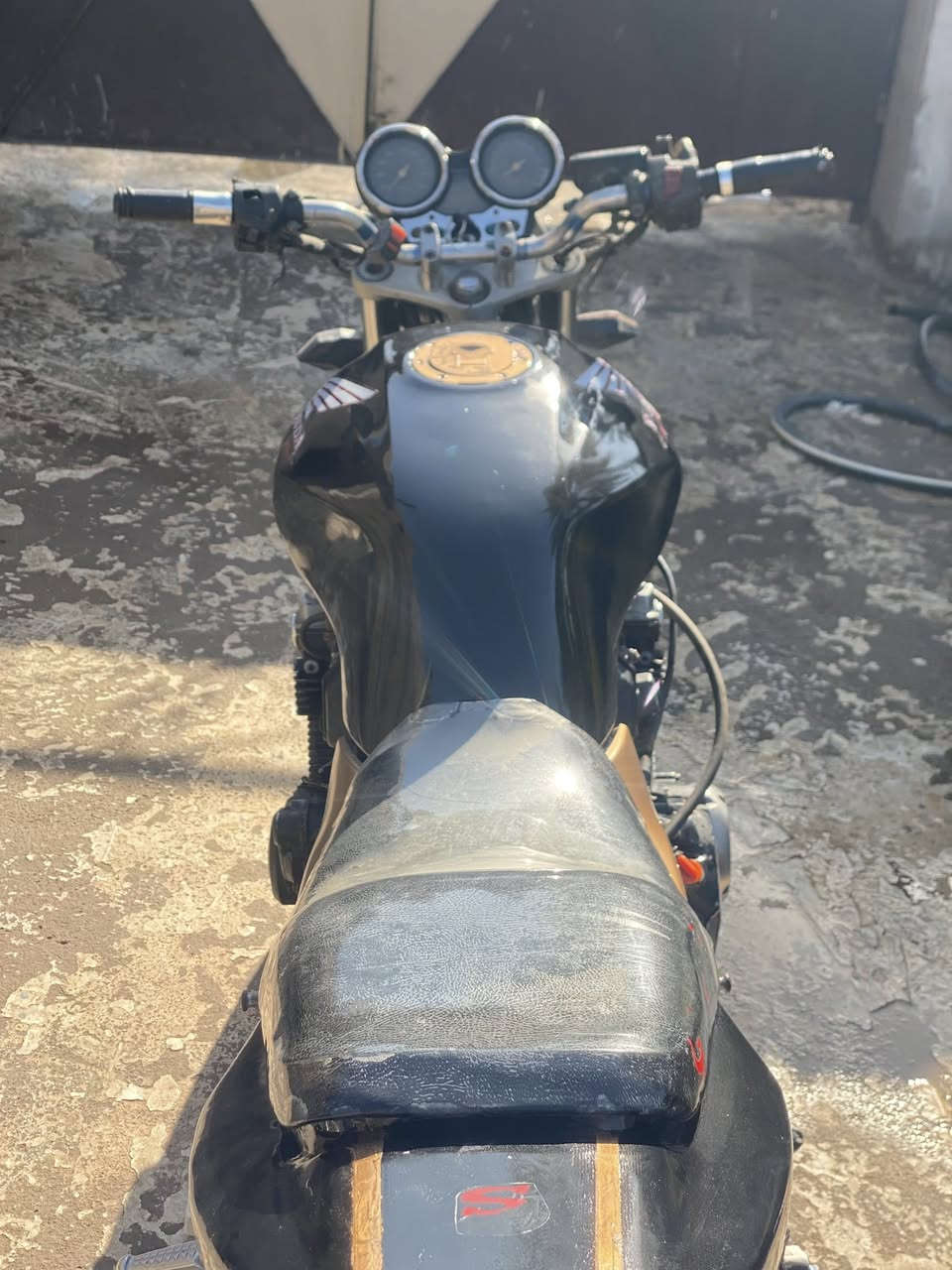 السلام عليكم
سيبي فور 400cc جيل ثاني هايبر   16 ولف 
داجه اوراق كامله مدفوع كمركً 
دراجه مكفوله من  تنقيص. و تبخير  
عليهة صالنصه كاربون فايبر 
دراجة خير من الله مال جناي 

مكان واسط صويره 
السعر  1300. وبيهة مجال
‏***********
