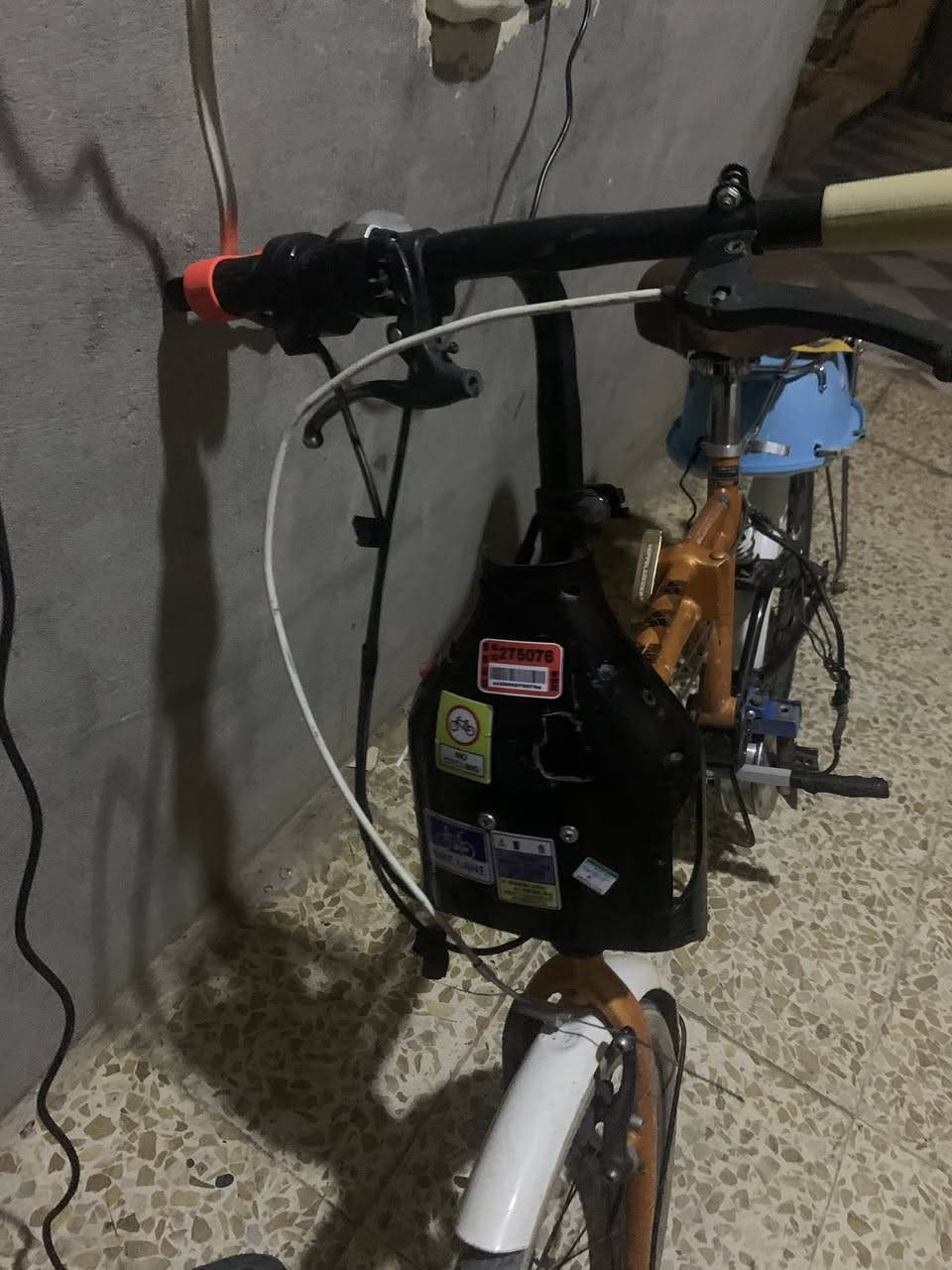 السلام عليكم بايسكل تطبيك محور شحن مكون من بطاريتان ليثيوم المجموع 36v 12a يمشيك من 25الى 35كيلو (يطول يومين وياي الشحن )السرعة 35 عملي يفيدك داخل المنطقة جيد في الصعود ويتحمل أوزان  سعر 150وبي مجال مكان بيجي


**إذا كنت صاحب هذا الإعلان وتريد حذفه لأي سبب، رجاءا أرسل رسالة إلى الدعم الفني**