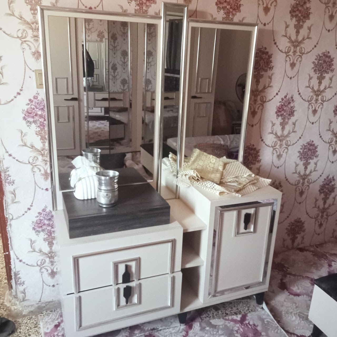 مكلف بل نشر
مكلف بل نشر 
متاح غرفه نوم تركيه للبيع نضيفه كلش 
كنتور 6 بيبان 
وزاويه 2 باب  ومرايه طويله 
جربايه هيه ودوشك وميوزته 
وجرارات عدد 4 وميز تواليت 
ثلاجه حجم وسط 
الغرفه ب مليون وبيه مجال 
والثلاجه ب 100 وبيه مجال 
التوصل الاتصال عل الرقم ‭٠٧٧١ ٨٠٧ ٣٧٠٥‬
