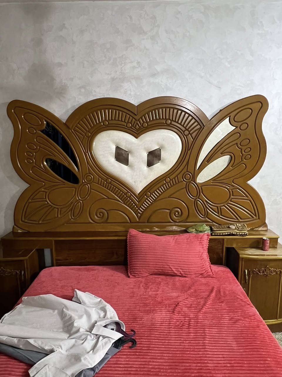 السلام عليكم تصفية غراض / غرفتين اخشاب كاملات + كنتور اضافي  و2 ملحق  + 4 سبالت 2 طن كلهن شغالات 
  المكان البلديات


**إذا كنت صاحب هذا الإعلان وتريد حذفه لأي سبب، رجاءا أرسل رسالة إلى الدعم الفني**