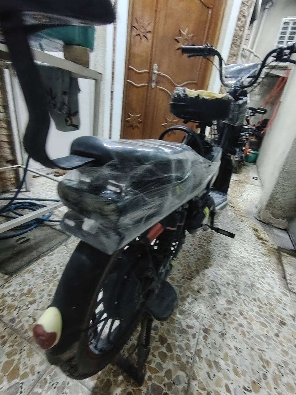 السلام عليكم دراجه شحن للبيع حجم ٢٠ ٤ بطاريات صغار نضاف كامله الدراجه بس الكشن مشكوك 
سريعه الدراجه تمشي ٥٠ حقيقي المكان الكريعات السعر ١٦٠ وبينه مجال لاشراي الرقم والاستفسار ***********
