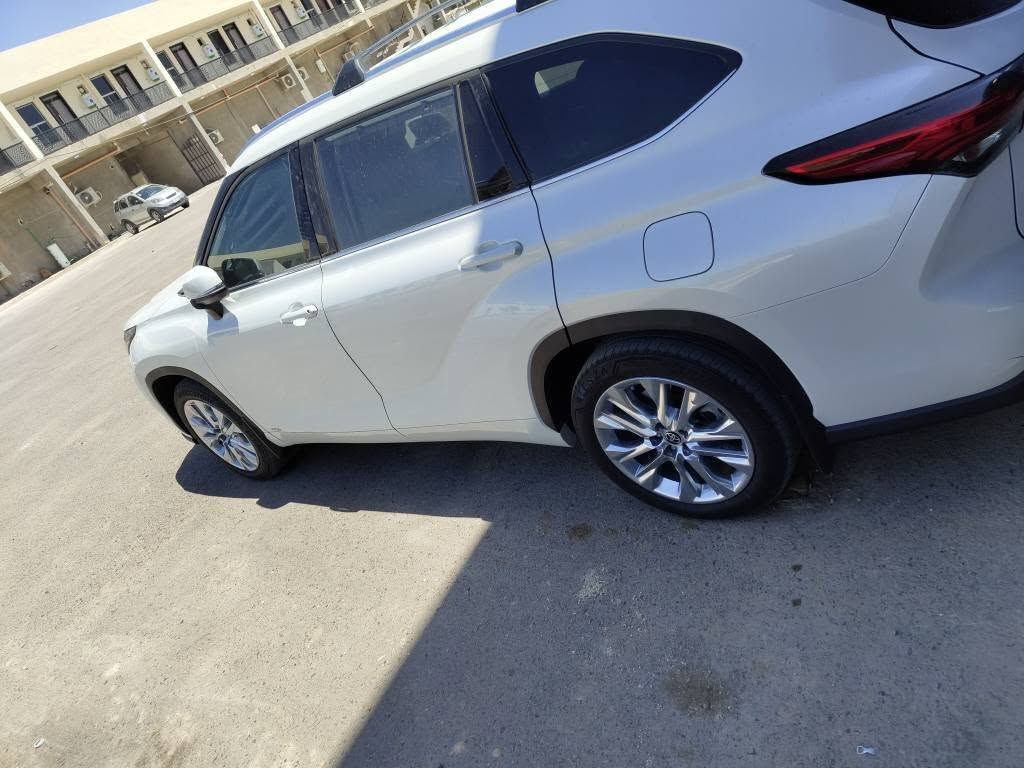 السلام عليكم 
هايلندر هايبرد وارد امريكا لمتد AWD ٢٠٢٣ فول مواصفات 
شاشة عدادات دجتل شاشة حجم الكبير اندرويد وابل كار بلي واير لس مقاعد تبريد وتدفئة سيارة حاثها بنيد مبدل فقط مواصل الشاصي ولا راديتير يعني سطحي ايرباكات راجعة سستم بالاردن سيارة جاهزة وصرفها ممتاز ٨٠٠ كيلو تمشيك 
مكاني بغداد زيونة 
32.500 $
*********** بغداد, العراق
