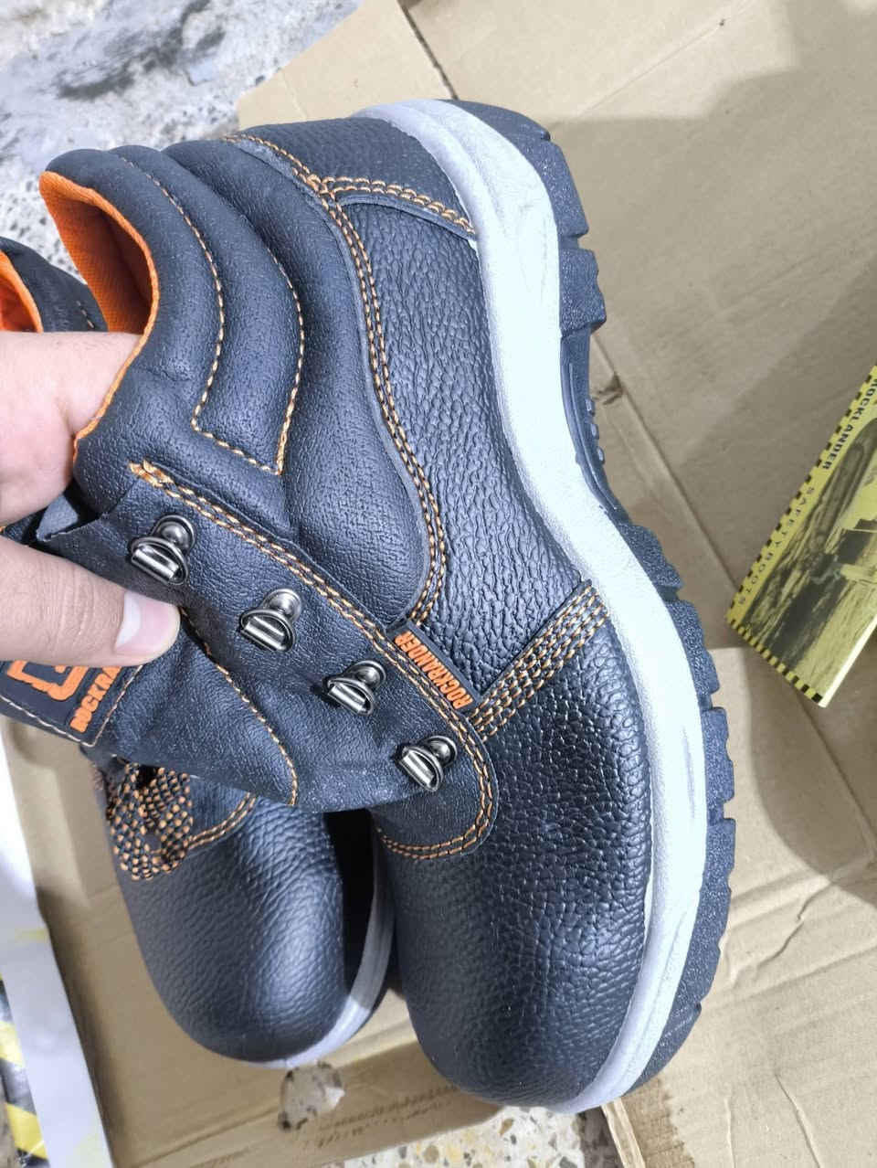 سيفتي الاسود متوفر قياس 41 ثنين و 42 واحد البيجي متوفر قياس 40 السعر 10الاف توصيل 3الاف داخل البصره شراي الخاص مفتوح


**إذا كنت صاحب هذا الإعلان وتريد حذفه لأي سبب، رجاءا أرسل رسالة إلى الدعم الفني**