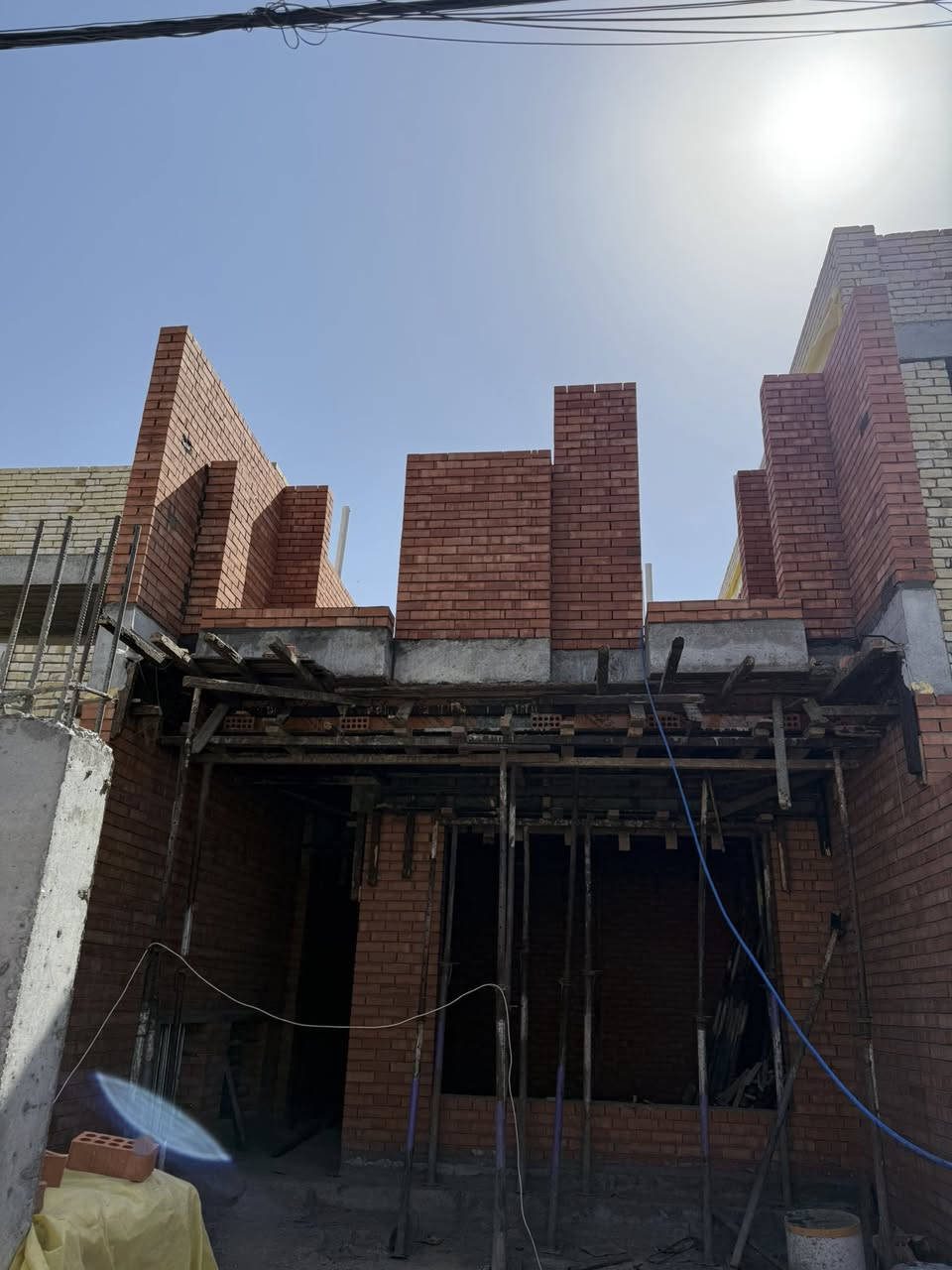 السلام عليكم 
تم على بركة الله 
ختم الطابق الأول
لموقع حي الجامعة (8)
على ارض بمساحة 180م
رقم الهاتف / واتساب 
***********
