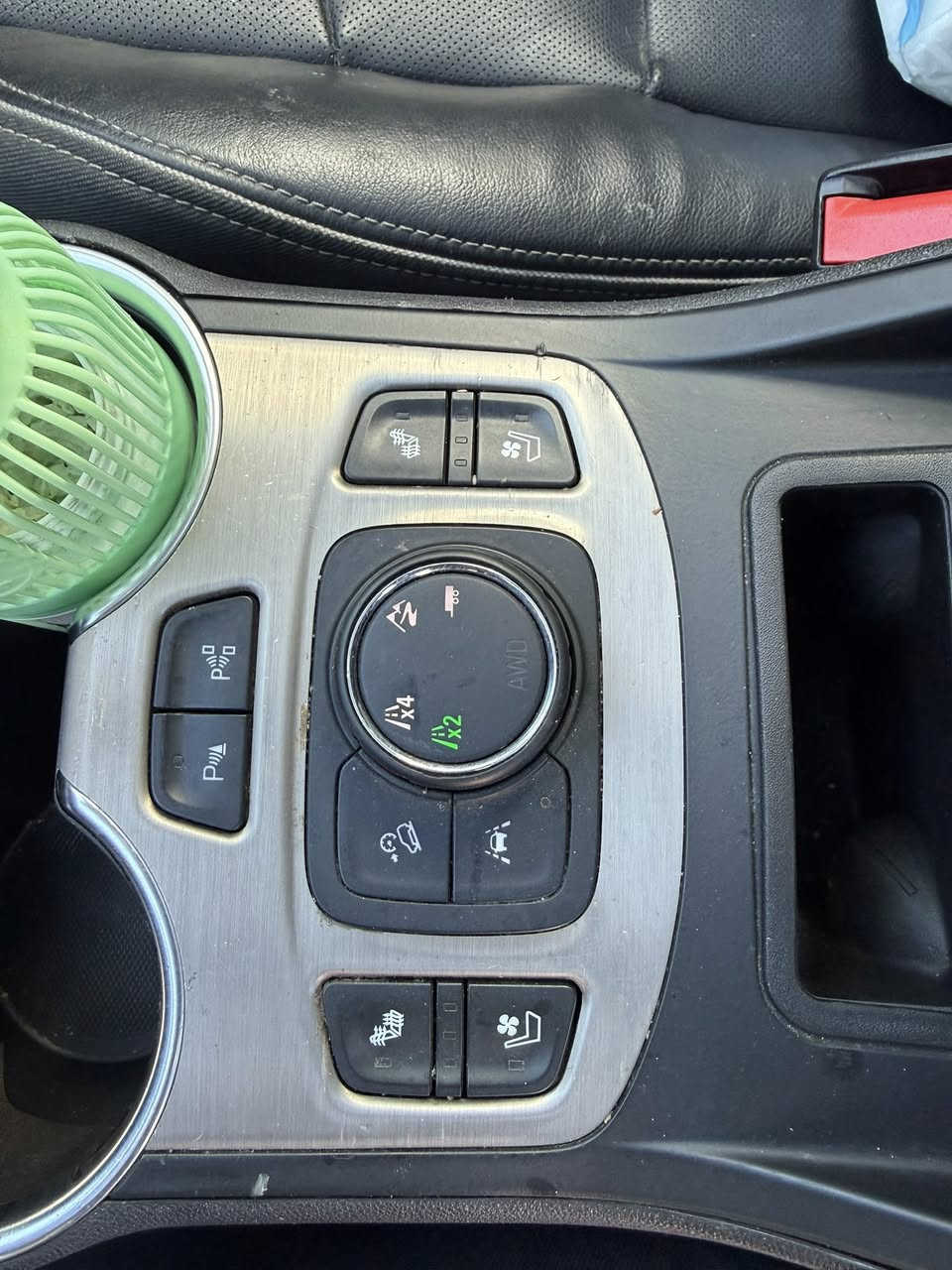 من رخصة الادمن المحترم
: جي ام سي تيرين فئة دينالي ( اعلى فئة ) لون اسود محرك 2000  توربو
#الضرر : جاملغ وبنيد وصبغت بيهة 4 قطع قبل فترة لان صار بيهن جراد وعندي فديو قبل الصبغ
رقم بغداد بسمي صارلهة عندي 5 سنوات السيارة على ايدي 
ماشية 130 كيلو 
مابيهة نقص برغي الصدر امامي خلفي قبل اسبوع سويتة كلهة جاهزة محرك وكير مكفولات ولا ملعوب بيهن سيارة بلعافية علياخذهة
#المواصفات :
فئة DENALI لون اسود
▪️ بنراما
▪️الموديل : 2018
▪️المحرك: 2000 توربو (اربعة سلندر)
▪️حجم الويل: ويل كب دينالي حجم 19 مع طقم تايرات بحالة جديد 
   رادار وتحديد مسار وكشن هزاز 
   نقطة عمياء بلمري 
   مري قلاب مع البك
  كامرات محيطية 5 كامرات
  شاحن تليفون وايرليس
  تبريد قطعتين 
▪️لايتات زينون عالي وناصي اصل مع حاجب LED
▪️بصمات عدد 4 للابواب مع بصمة تشغيل
▪️حساسات خلفية اصل
▪️حساسات ورادارات الاجتياز الجانبية (نقاط عمياء)
▪️كشنات السيارة جلد اسود اصل مع تطريز DENALI
▪️تحكم فول كهرباء لكرسي السائق والراكب وخزن ميموري 
▪️شاشة الدشبول حجم كبير للتحكم بايعازات السيارة
▪️تبريد قطعتين امامي وخلفي
▪️تدفئة وتبريد لكراسي المقدمة وتدفأة لكراسي الخلفية
▪️تدفئة بالستيرن
▪️جنطة كهرباء
▪️تشغيل عن بعد
▪️دبل كزوز
▪️تطعيم نيكل لمقابض الأبواب
▪️سستم صوت BOSE الشهير
▪️سايد بريك دگمة
▪️تطعيم صاج لدواخل المركبة
▪️تحكم ستيرن جهتين بلوتوث وحاكية وكروس سرعة 
▪️نظام ABS مانع انزلاق
السعر المطلوب : 150 ورقة مع المجال
او مراوس بي واي دي 
بغداد حي العدل 
***********
