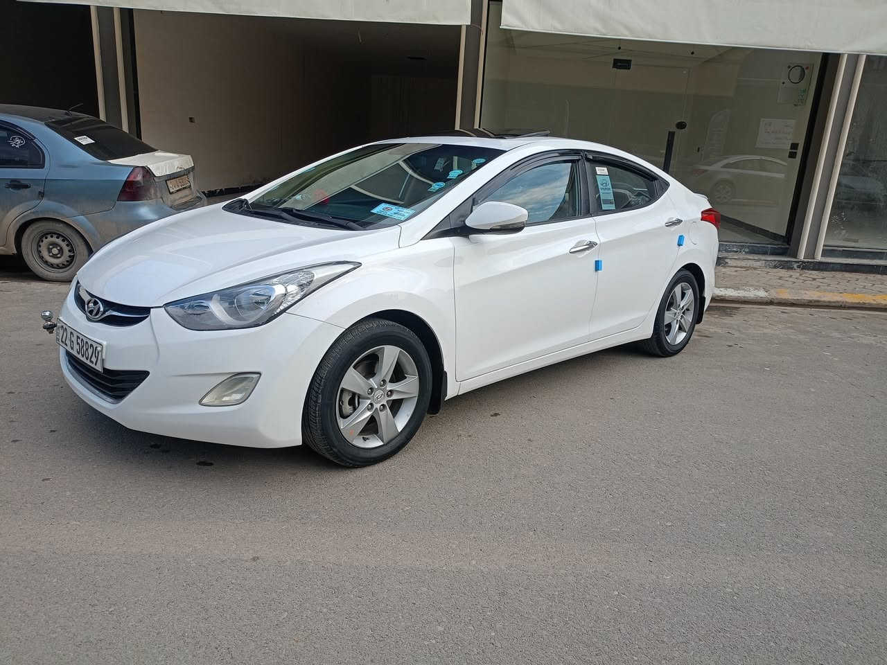 سلام عليكم اخوان النترا موديل 2014 محرك 18 المرغوب رقم اربيل الدولي سنوية ورقم وهزةجديدة  سيارة جاهزة مكينة وكير وطخم  كلو شرط سيارة جاهزة مايعوزها مصرف السيارة بيها جاملغ امامي مبدل اصلي بدون صبغ وبدون داخل السيارة احلا من الصور  السعر 125وبيها مجال بسيط للشراي الاستفسار على الرقم كورك *********** اسيا ***********
