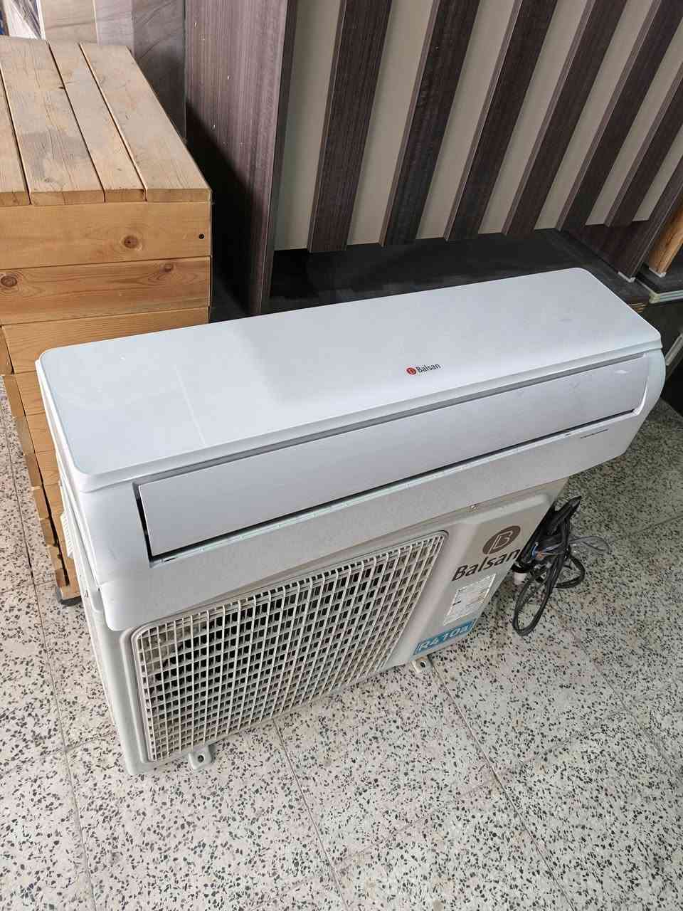 سبلت بلسان طن ونص بعدة بالضمان وضمانك يمي سنة استخدام أقل الشهر بعدة كارتون غاز410 ملحقات كاملة سعر 350 مكاني رميثة ***********
