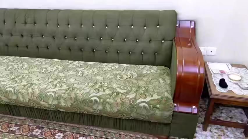 السلام عليكم متوفر تخم للبيع ٦ مقاعد زاويه + طابوريه + كوشات امانه الله التخم جديد  وسعره ١٥٠ والي يحب يستفسر عنه ويشوفه يتفضل عل الرقم  ***********
