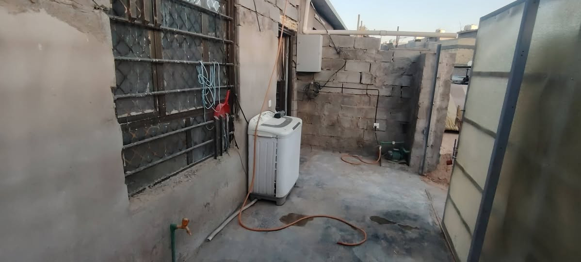 🏡 للبيع – بيت تجاوز
فرصة مناسبة للسكن وبسعر مناسب .

📍 الموقع: الدورة – شارع المصافي، خلف الجامعة التقنية.
المساحه 85 
- الواجهة: 6.5 متر
- النزال: 13 متر
- يتكون من:
  - غرفة نوم
  - صالة مع مطبخ مشترك
  - حمام
  - منور

💰 السعر: 13، ويوجد مجال بسيط للمشتري 
يحتاج لبخ الواجهه فقط 

📞 للاستفسار والتواصل:
***********
