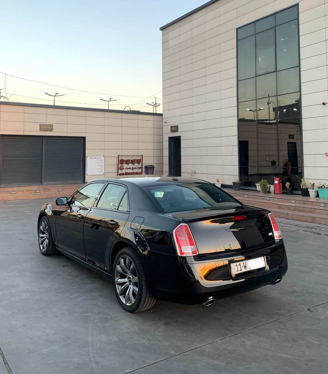 سلام عليكم للبيع كرايسلر اوباما s300
موديل2014 حادثها فقط حافة البنيد وشادلها بنيد اصلي نفس الون بدون صبغ بدون لا شواصي ولا لغد وبيها بلعراق بارد كلش بسيط بخشم الجاملغ الامامي موضحه ب صوره رقم بغداد بسمي موصفات ال s المعروفه سياره عليها ادامه كامله اي نقص مبيها وكله ع البلاد  امانة الله بلحقيقه احله من صور لا مشتغله خط ولا شي تجي تشوف بعينك وتحكم مكاني بغداد البلديات وصور الحادث بلمنشور ***********

