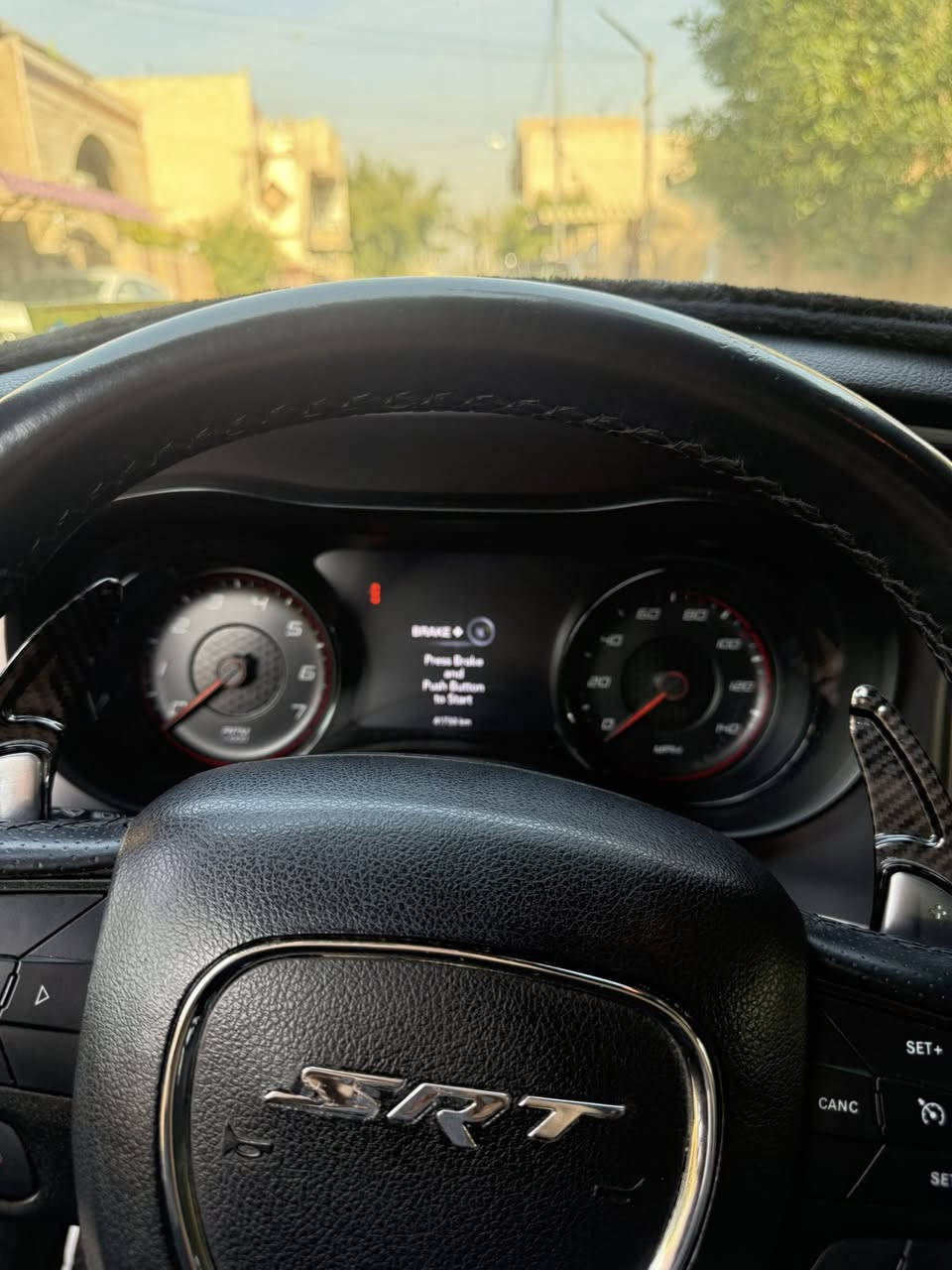 📍 الموديل: 2022
📌 الفئة: GT / فل كامل
📅 النوع: SUV / تو ويل
📍 الموقع: (بغداد زيونه)

⸻

✨ مواصفات السيارة الأساسية

🔹 المحرك: V6 سعة 3.6 لتر (قوة ~ 293 حصان)
🔹 العزم: ~ 260 رطل-قدم/ 353 نيوتن-متر
🔹 ناقل الحركة: أوتوماتيكي 8 سرعات
🔹 الدفع: خلفي أو رباعي (4×4)
🔹 استهلاك الوقود: ~ 19 ميل/جالون داخل المدينة و 26 على الطريق السريع (متوسط 22)  

🔹 السعة: 5 ركاب
🔹 عدد الأبواب: 4
🔹 أنظمة أمان:
• ABS + EBD
• وسائد هوائية متعددة
• نظام تثبيت السرعة
• نظام مراقبة ضغط الإطارات
• نظام التحكم في الثبات
• حساسات أمامية وخلفية + كاميرا خلفية  

🔹 الراحة والتقنية:
• شاشة معلومات وترفيه Uconnect تعمل باللمس
‏• Apple CarPlay / Android Auto
• تحكم بالمكيف + منافذ USB + Bluetooth
• مقاعد جلدية عالية الجودة
• نظام صوت ممتاز
• تحكم إلكتروني بالقيادة على التضاريس  

🔹 الأبعاد:
• قاعدة العجلات: 116.7 بوصة
• الطول: 193.5 بوصة
• المساحة الخلفية / التخزين ممتازة للعائلة والأمتعة  

⸻

🔥 المميزات الأساسية

✔️ مظهر خارجي قوي ورياضي
✔️ أداء ممتاز على الطريق والطرق الوعرة
✔️ كفاءه وسهولة قيادة يومية
✔️ فخامة داخلية وخامات راقية
✔️ إمكانيات سحب ممتازة
✔️ أنظمة أمان وسلامة متقدمة

⸻

📌 ملاحظات للبيع:
🔸 الحالة: حالة ممتازة 
🔸 اللون: رمادي
🔸 الكيلومترات: (41484الف كيلو)
🔸 السعر المطلوب: (206 وبي مجال)
🔸 للتواصل: (***********)
