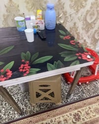 ميز طعام • بدون كراسي