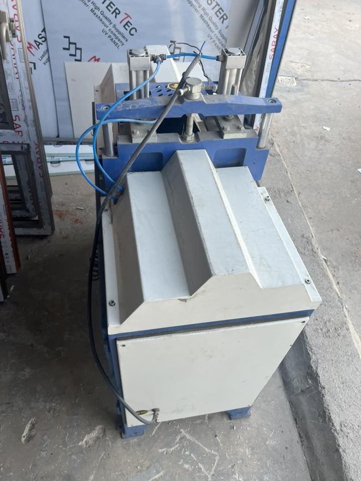 ماسكةنوعية سستم جديدة مستعملة شي بسيط سنكل فيز ***********
