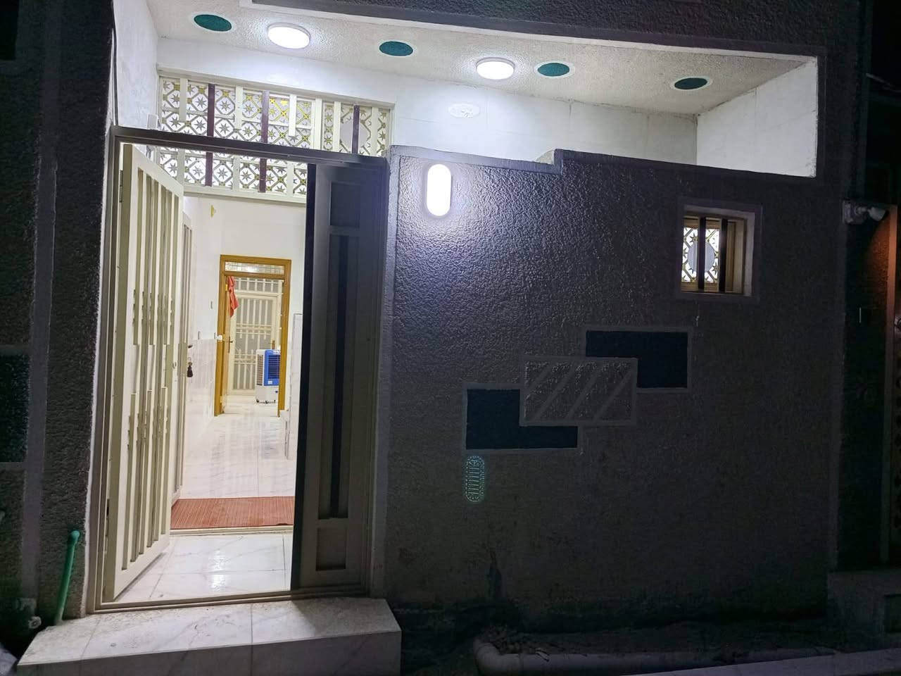 بيت للبيع
كربلاء مجمع سيد اسماعيل السكني بيت للبيع مساحة 50 متر  سند 25 قرار محكمة يم عمود ١٤٣ خدمات كامله ماي مجاري كهرباء تبليط ويجود فيه ميزانية كهرباء ومعاملة ميزانية الماء ايضا 
السعر 40 مليون
يحتوي على غرفة  وصاله ومطبخ و صحيات عدد 1
محمد  ***********
متواجد واتساب ،
عنوان مجمع سيد اسماعيل
