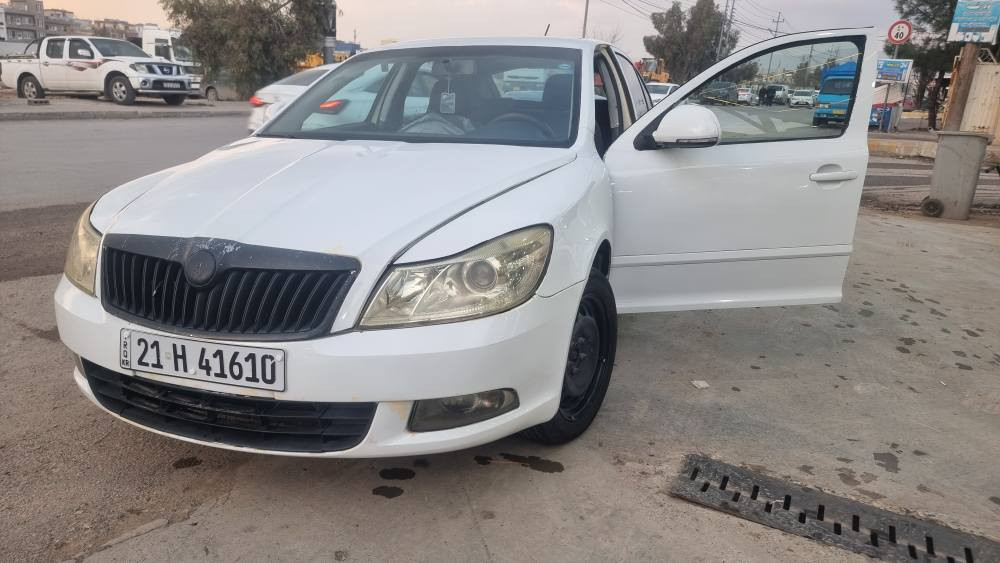 سەرەتا بە ناوی خوای گەورە 
شکۆدا 
مۆدیل2011
گێڕ عادی 
مەکینەی ٢٠ جیتا 
جام کارەبا 
سەنەوی و ڕەقەمی تازە2030
سەیارەکە زۆر جوانە وماڵی دۆستە کەمێک پێشی تەقەی هەیە
سەیارەکە بیلاد تەکسیە کراوە بە سپی لەسەر ساخی بێ دەعم. و لیدراوی پێشی قرچێکی هەیە 
نرخی 58 نعامەلە یەکی کەم
☎️*********** السليمانية, العراق
